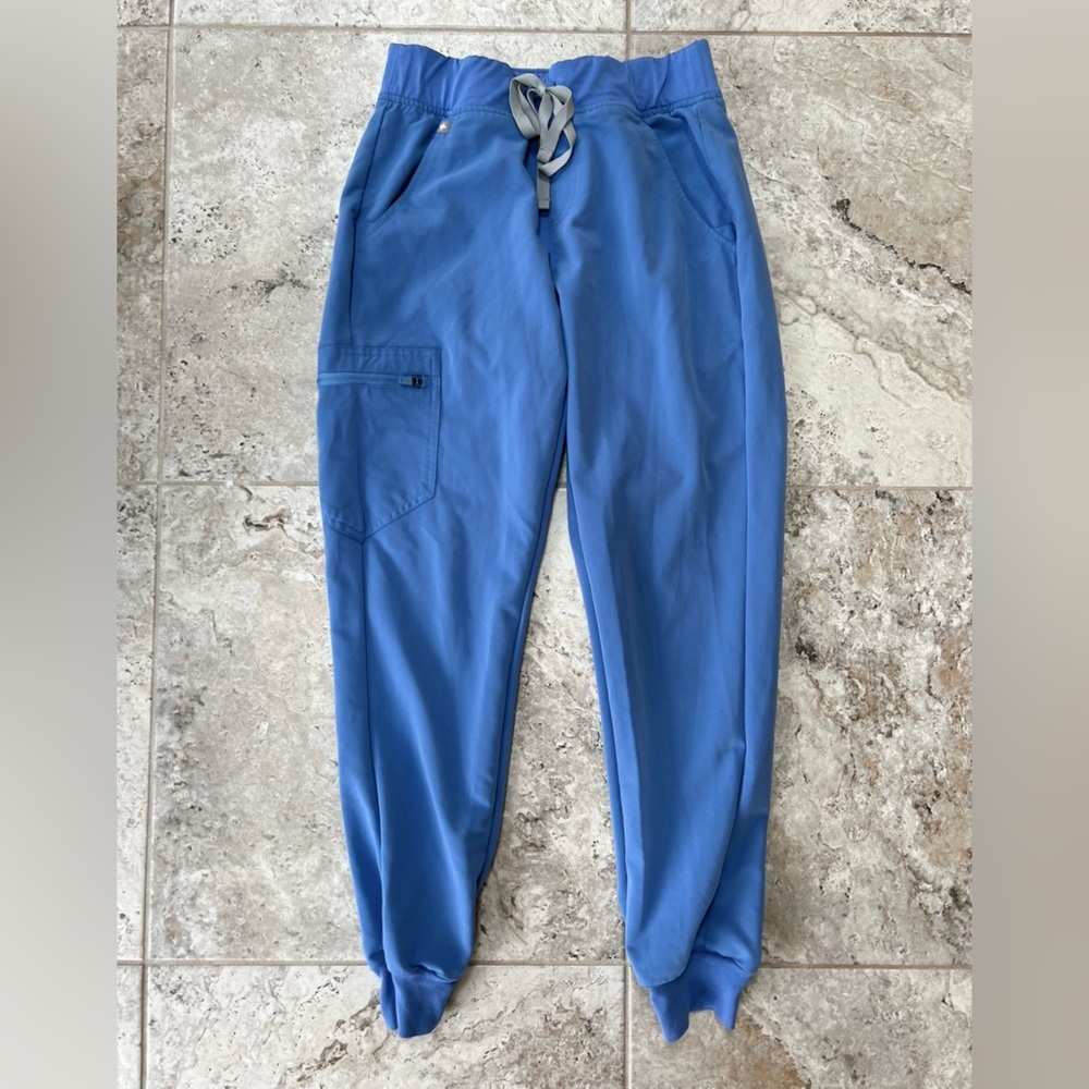 FIGS Zamora Jogger Scrub Pants in Ceil Blue, size Small